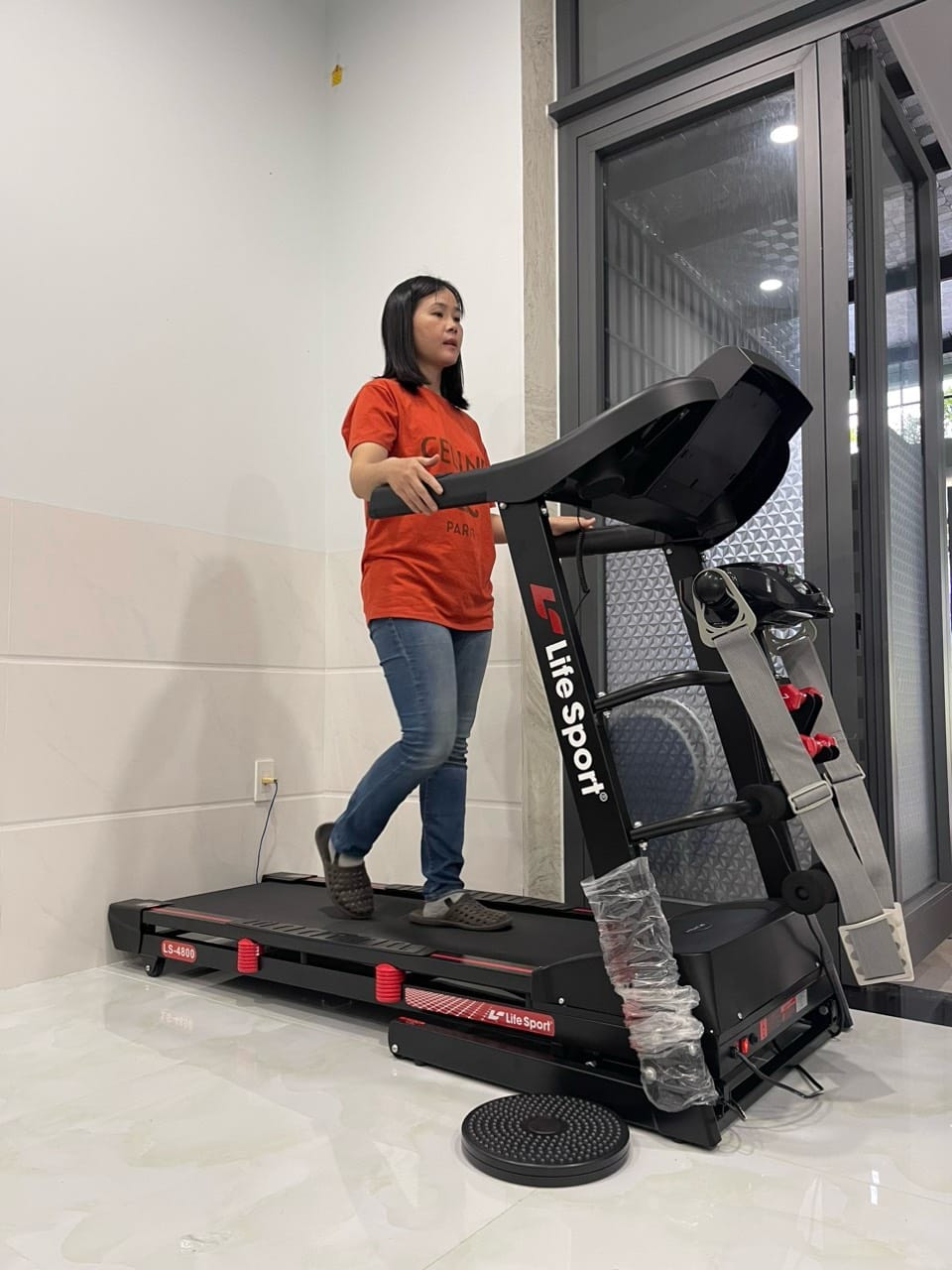 Kiểm tra và siết chặt ốc vít, bulong